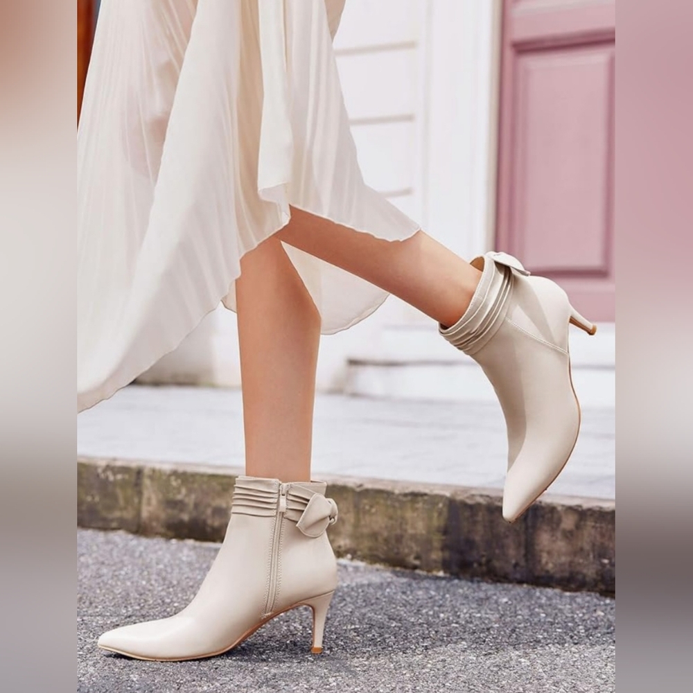 Womens 7.5 Kitten Heel Ankle Boots w Bow